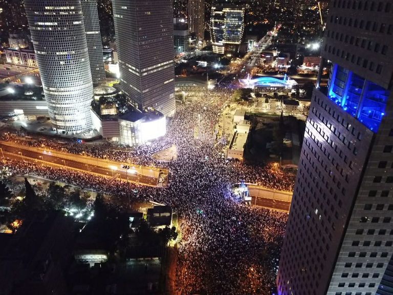 مظاهرات الإسرائيليين ضد حكومة نتنياهو دخلت أسبوعها العاشر جانب من مظاهرات تل أبيب