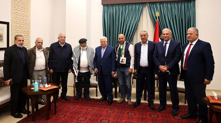 الشوبكي عند ضريح الرئيس الراحل ياسر عرفات