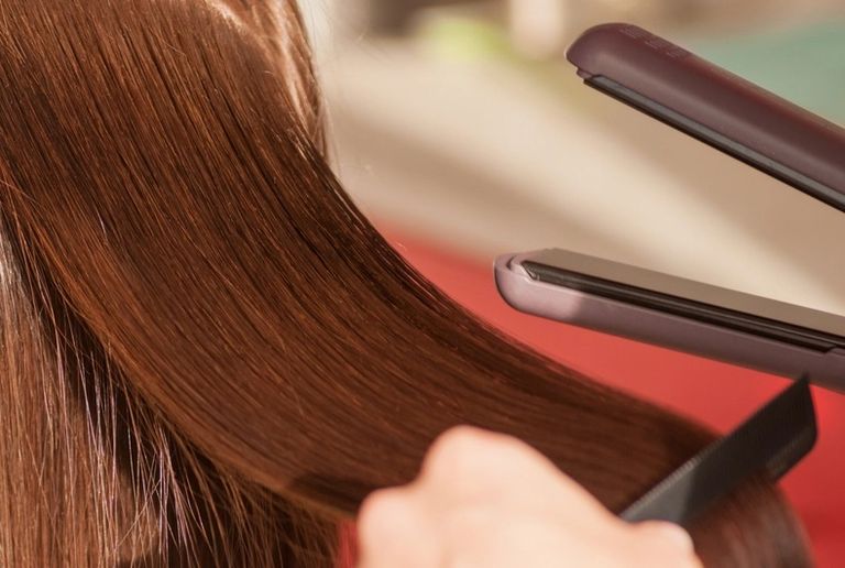 نصائح ذهبية لاستخدام مكواة فرد وتجعيد الشعر