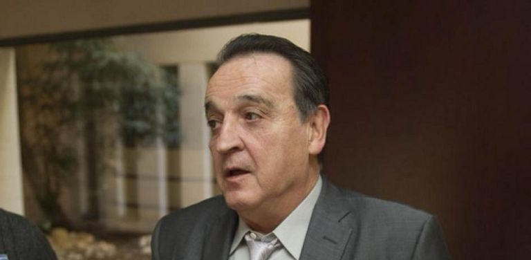 خوزيه نيجريرا شعار الاتحاد الدولي لكرة القدم