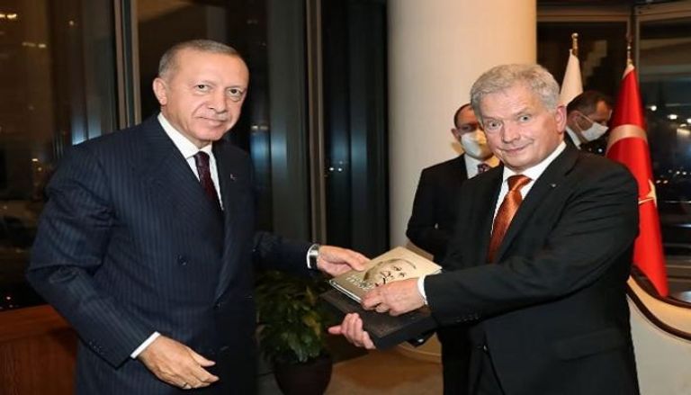 جانب من لقاء سابق بين الرئيسين التركي أردوغان والفنلندي نينيستو 