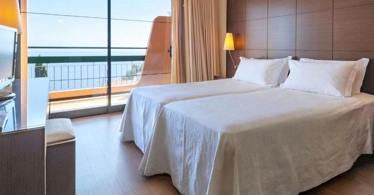 فندق دوم بيدرو ماديرا أحد أفضل الفنادق في جزر ماديرا السياحة في جزر ماديرا.. 5 مفاجآت بقلب لؤلؤة المحيط الأطلسي