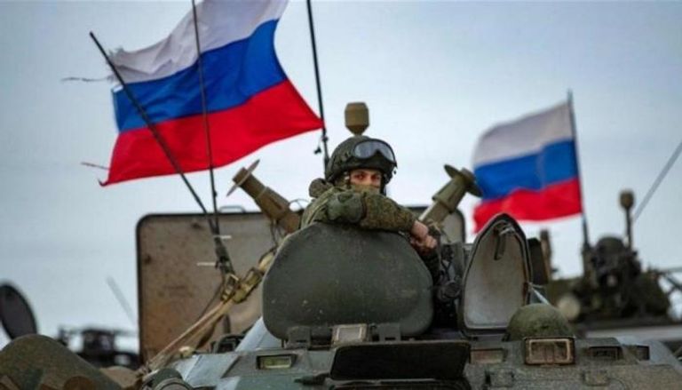 جندي روسي على إحدى الدبابات - أرشيفية