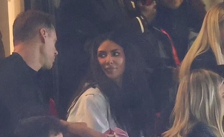 كيم كاردشيان في ملعب الإمارات كيم كاردشيان في ملعب الإمارات