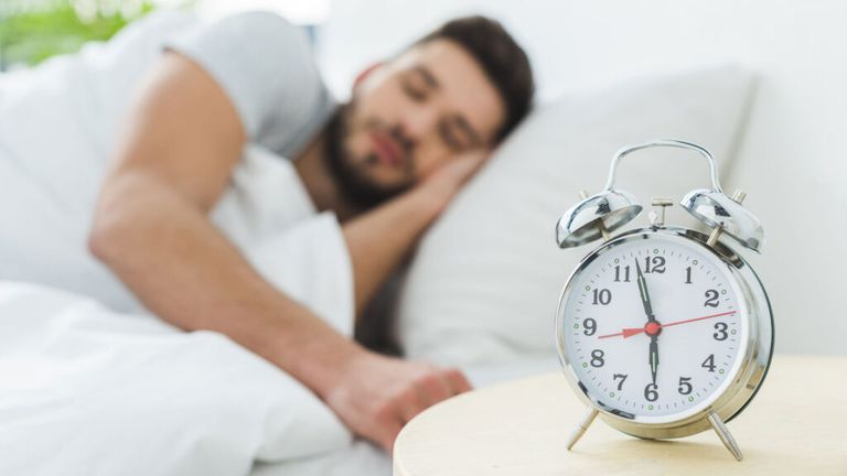 يحتاج الإنسان بين من 5 إلى 11 ساعة نوم يوميا