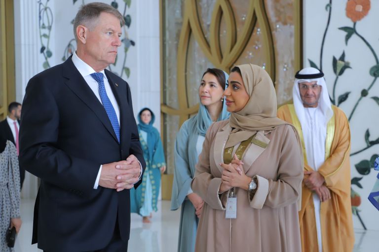 رئيس رومانيا في جامع الشيخ زايد الكبير