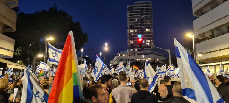 جانب من الاحتجاجات الليلة