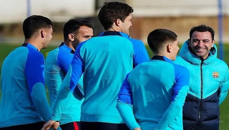 فريق برشلونة تشافي هيرنانديز مدرب برشلونة الإسباني