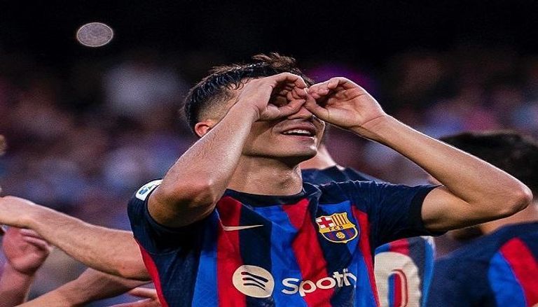 بيدري  تشافي هيرنانديز مدرب برشلونة الإسباني
