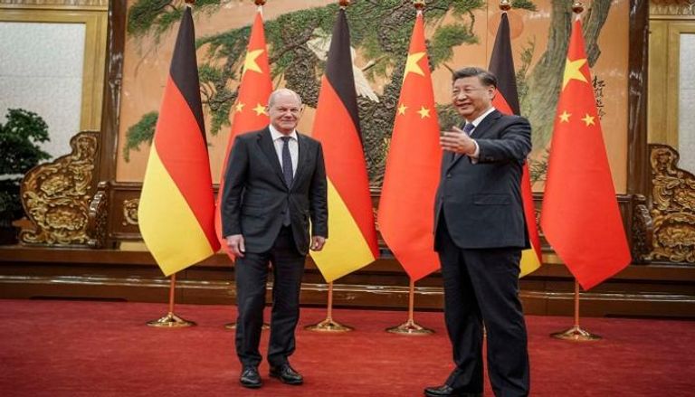 جانب من لقاء سابق بين المستشار الألماني أولاف شولتز والرئيس الصيني شي جين بينغ 