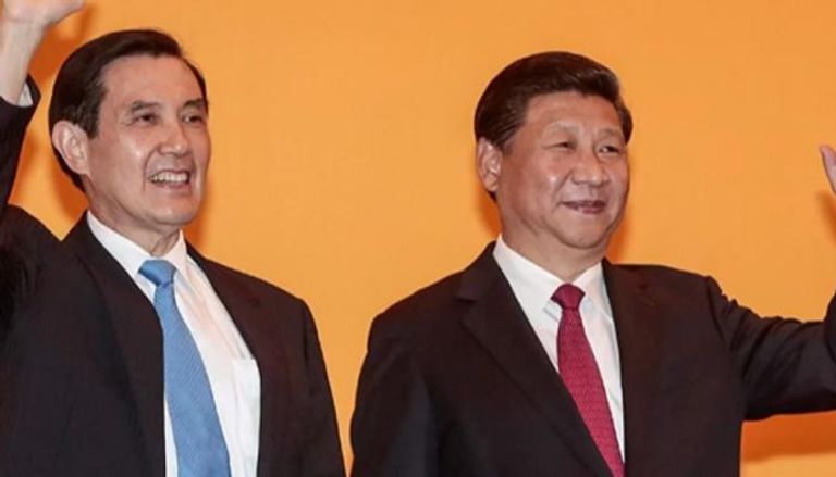 الرئيس الصيني ورئيس تايوان السابق خلال لقاء في 2015