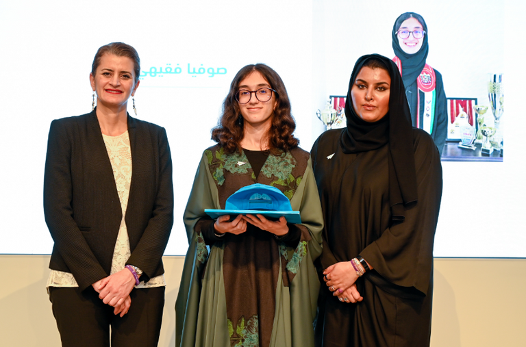 شعار الشيخة فاطمة بنت مبارك