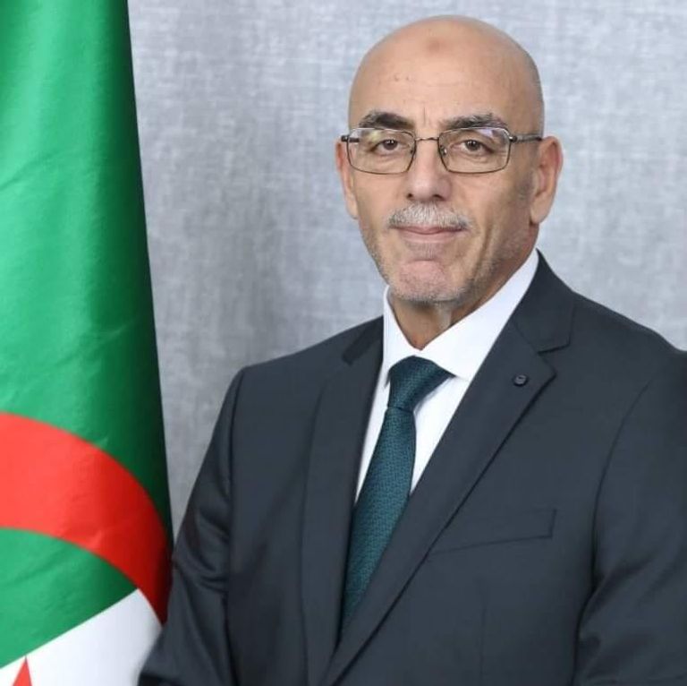 عبد العالي حساني الشريف عبدالرزاق مقري خلال مؤتمر