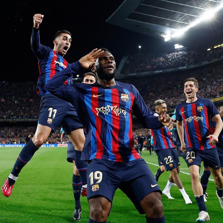 فريق برشلونة ضد ريال مدريد شعار اليويفا