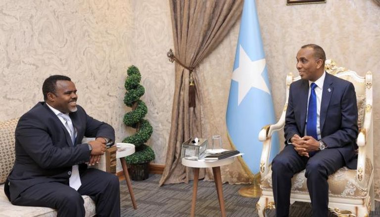 جانب من لقاء رئيس وزراء الصومال وسفير إثيوبيا