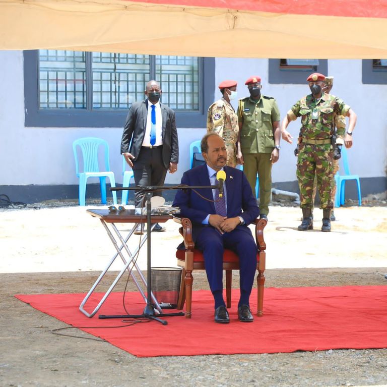 الرئيس الصومالي يشهد ختام تدريب قوات بلاده في أوغندا
