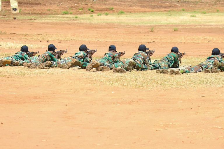 الرئيس الصومالي يشهد ختام تدريب قوات بلاده في أوغندا