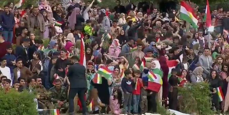 عراقيات من القومية الكردية خلال الاحتفال بعيد النوروز