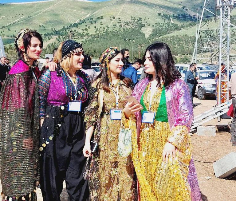 عراقيات من القومية الكردية خلال الاحتفال بعيد النوروز