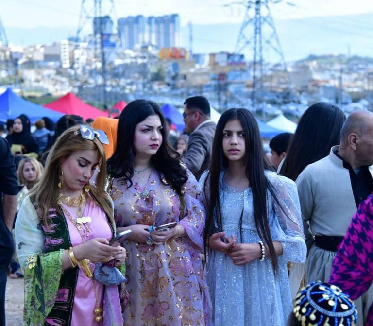 عراقيات من القومية الكردية خلال الاحتفال بعيد النوروز