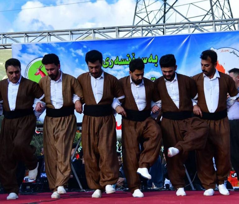 عراقيات من القومية الكردية خلال الاحتفال بعيد النوروز