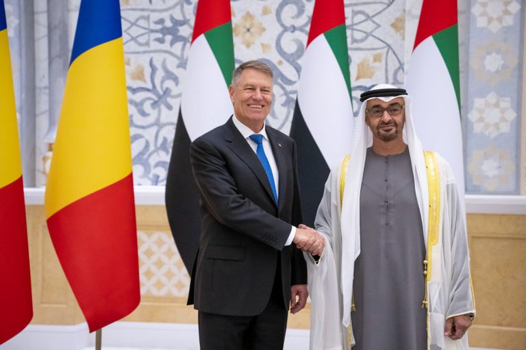 جانب من لقاء الشيخ محمد بن زايد آل نهيان ورئيس رومانيا