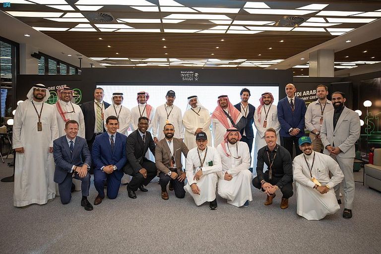 جانب من توقيع الاتفاقيات خلال المسابقة