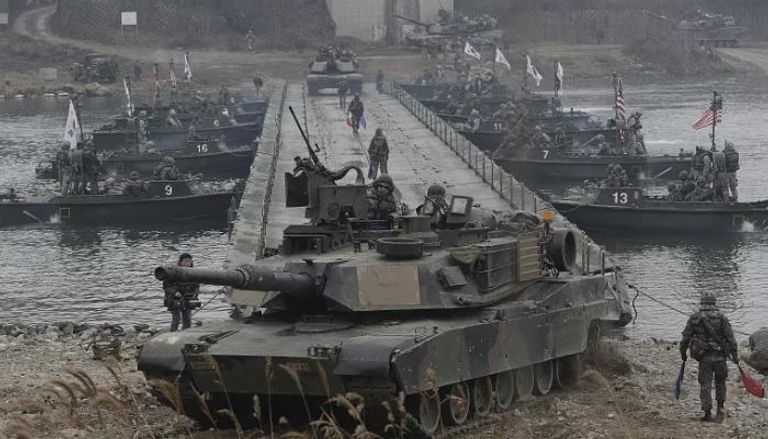دبابات أبرامز خلال تدريبات عسكرية