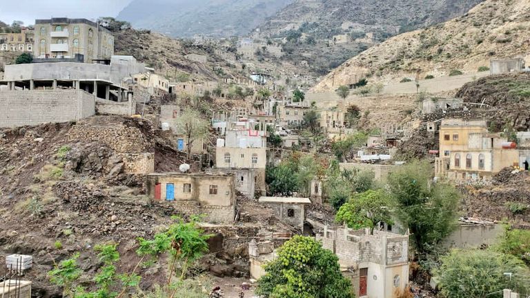 منزل دمرته السيول بتعز