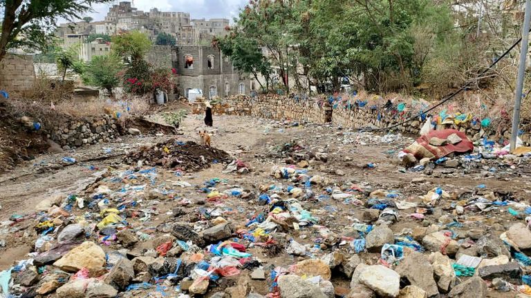 منزل دمرته السيول بتعز