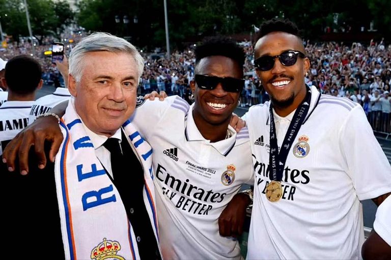 كارلو أنشيلوتي مع فيني جونيور وميليتاو