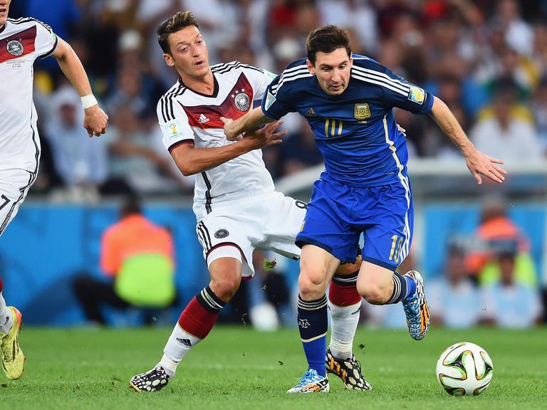 أوزيل يلامس عرش ميسي مسعود أوزيل ورونالدو