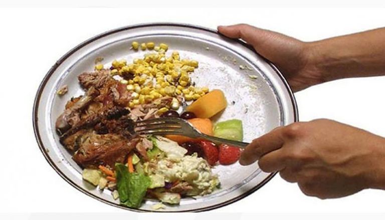 تناول الطعام على عَجَل من العادات الغذائية الخاطئة في رمضان