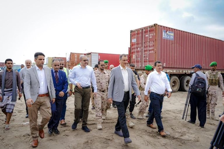 أول وأكبر محطة طاقة شمسية جانب من وصول أجزاء المحطة الشمسية