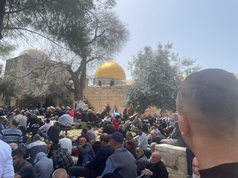 جانب من صلاة الجمعة بالمسجد الأقصى
