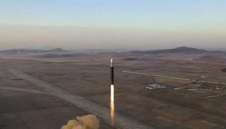 تجربة صاروخية سابقة لكوريا الشمالية - رويترز إطلاق صاروخ من غواصة كورية شمالية في وقت سابق- رويترز