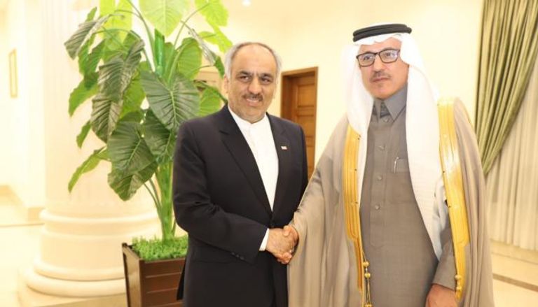 السفير السعودي بطاجيكستان وليد بن عبد الرحمن الرشيدان مع نظيره الإيراني 