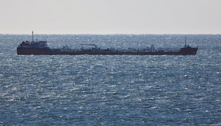 ناقلة نفط خام تبحر بالقرب من ميناء ناخودكا الروسي - رويترز