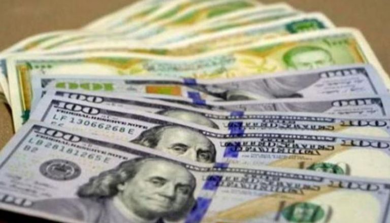 الدولار في مواجهة الليرة السورية - أرشيفية