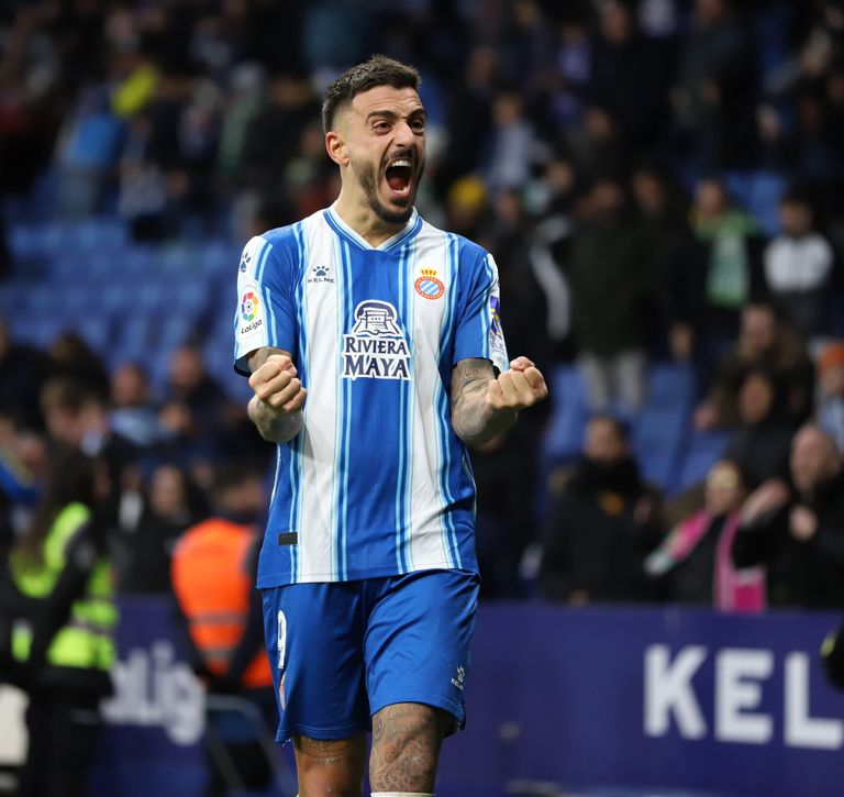 خوسيلو  خوسيلو مهاجم إسبانيا يحتفل بهدفه