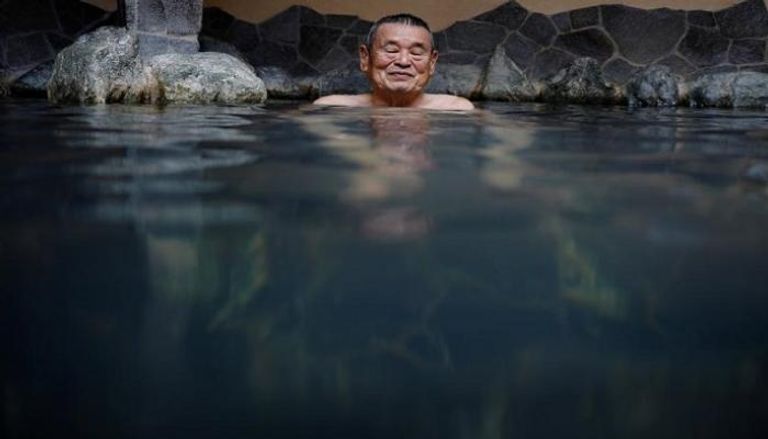 الينابيع الساخنة ثقافة موروثة لدى المواطن الياباني - رويترز