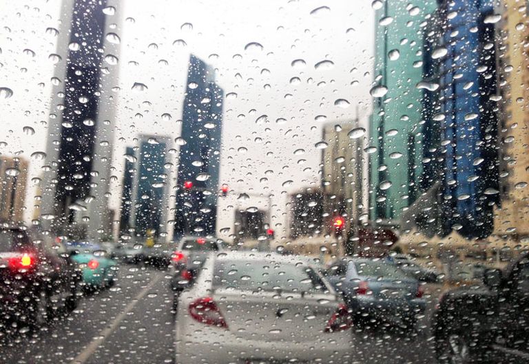 صورة جوية توضح أجواء غائمة جزئيًا على عمان