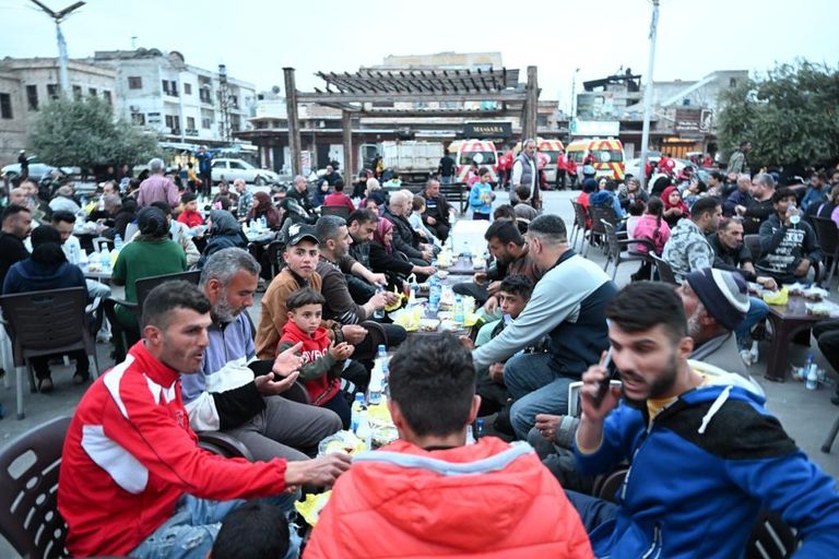 فرق الهلال الإماراتي وزعت أكثر من 10 آلاف حقيبة مدرسية