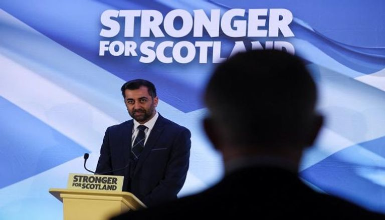 حمزة يوسف يتحدث بعد إعلانه زعيمًا جديدًا للحزب الوطني الاسكتلندي - رويترز