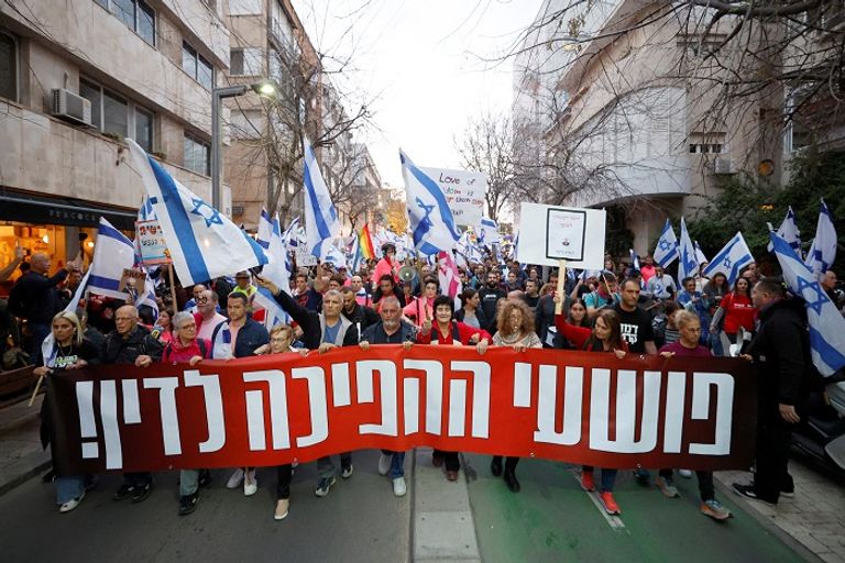 مظاهرة مناهضة لخطة نتنياهو للإصلاح القضائي في إسرائيل مظاهرة مناهضة لخطة نتنياهو للإصلاح القضائي في إسرائيل