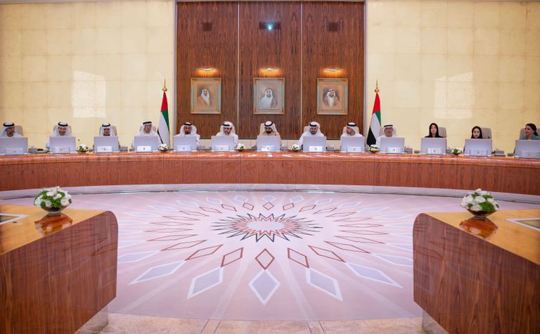 الشيخ محمد بن راشد آل مكتوم نائب رئيس دولة الإمارات رئيس مجلس الوزراء حاكم دبي، خلال اجتماع مجلس الوزراء بقصر الوطن بأبوظبي