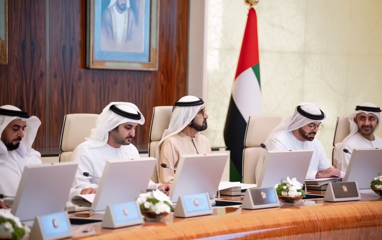 الشيخ محمد بن راشد آل مكتوم نائب رئيس دولة الإمارات رئيس مجلس الوزراء حاكم دبي، خلال اجتماع مجلس الوزراء بقصر الوطن بأبوظبي