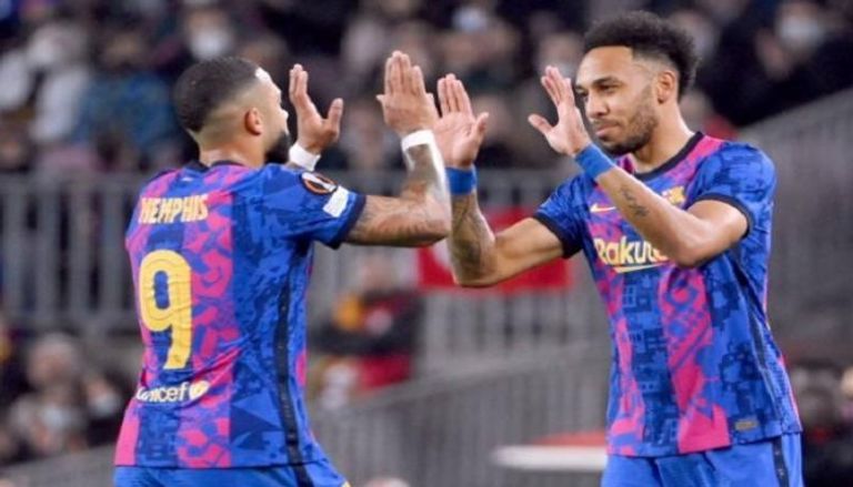 أوباميانج في برشلونة بيير إيمريك أوباميانج مهاجم برشلونة السابق