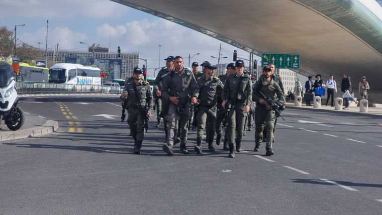 احتجاجات حاشدة أمام الكنيست