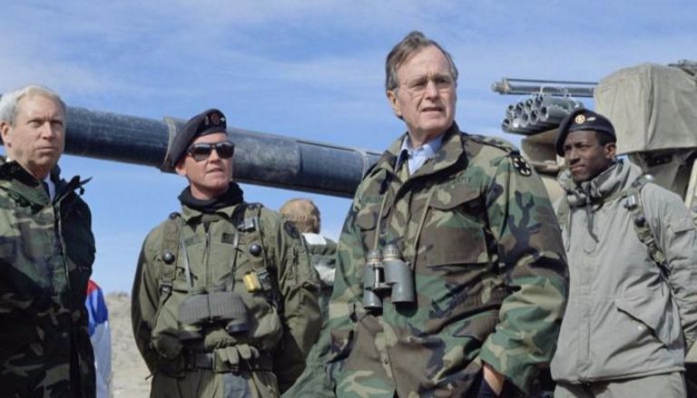 بوش الأب خلال عمليات ضرب العراق في تسعينات القرن الماضي